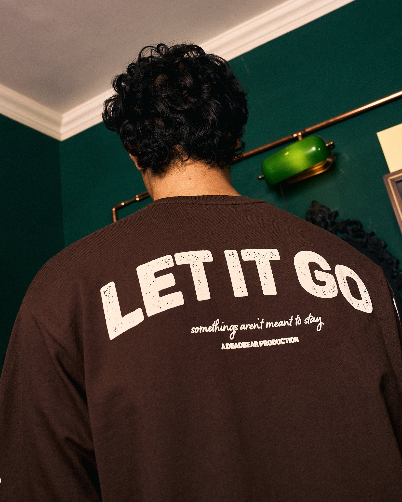 Closure Tee Brown