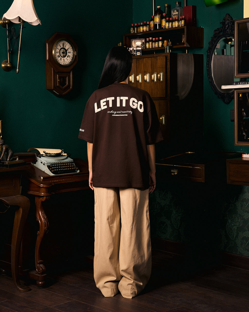 Closure Tee Brown